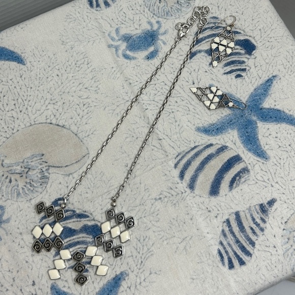 Brighton Lanakai Necklace & Earrings Set Silver Plated White Enamel 18” - Picture 6 of 8